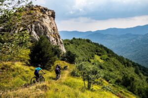 Enduro riding Italie, mountains, rocks