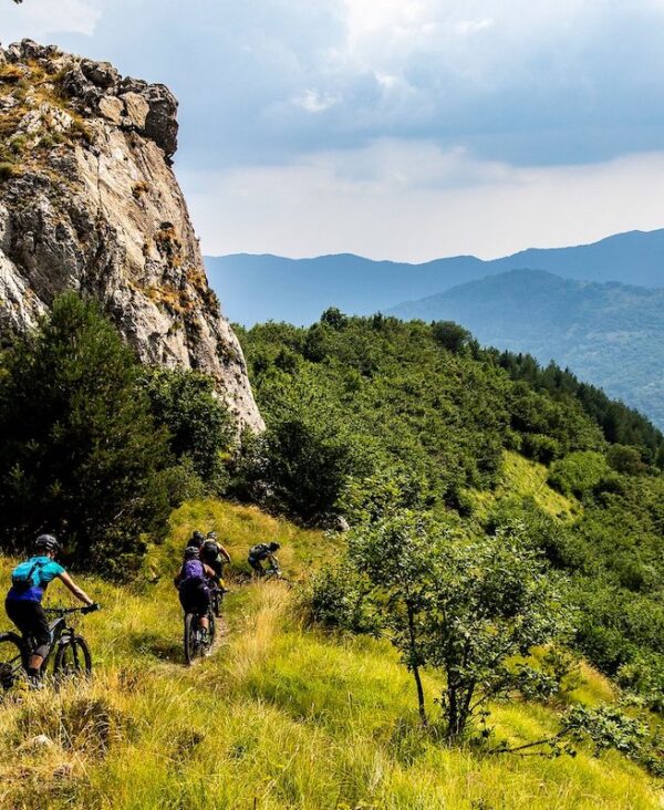 Enduro riding Italie, mountains, rocks